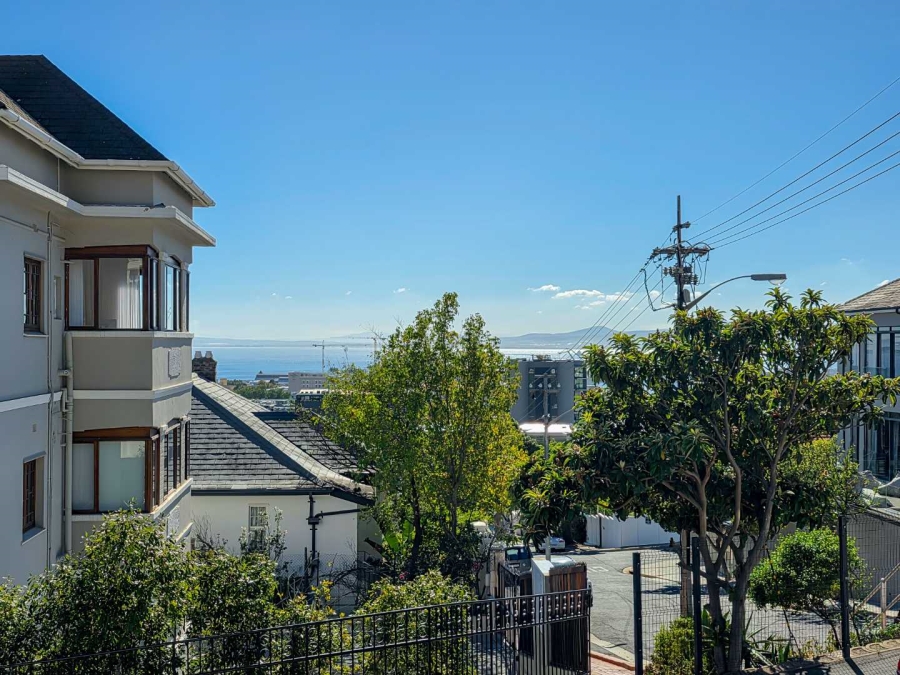 6 Bedroom Property for Sale in Green Point Western Cape